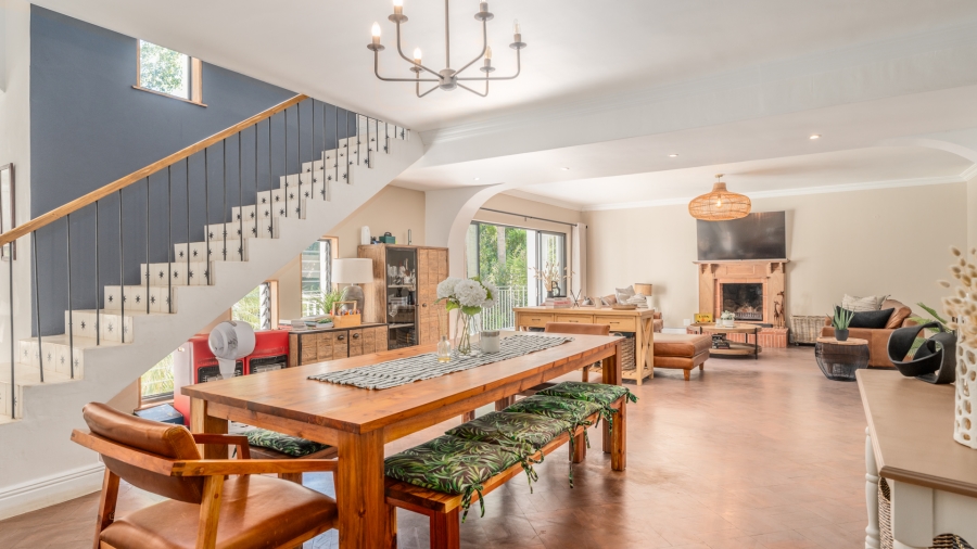 5 Bedroom Property for Sale in Lemoenkloof Western Cape